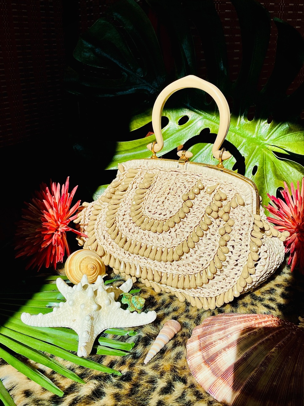 ♥️ Vintage 1960s Tan Straw Beaded Box Shaped Handbag Purse With Top Handle Italy